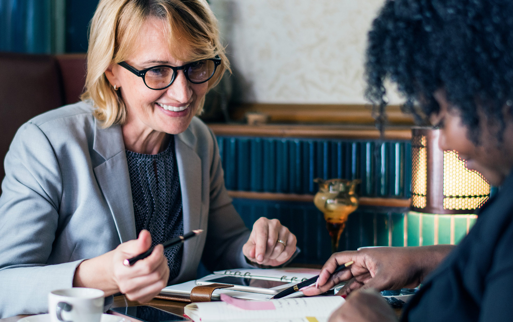 Female business owner in one-on-one meeting with an independent insurance agent.